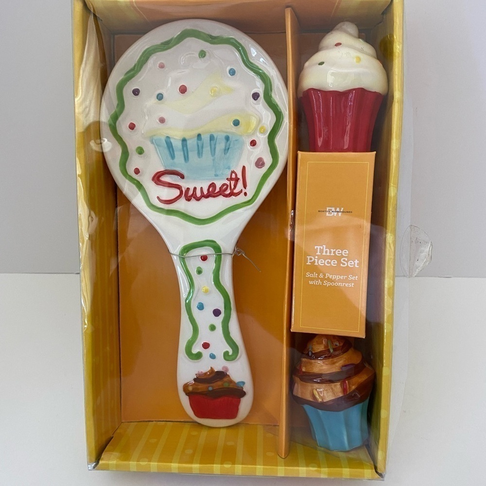 Boston Warehouse Salt & Pepper set with Spoon rest three piece set Cupcake theme